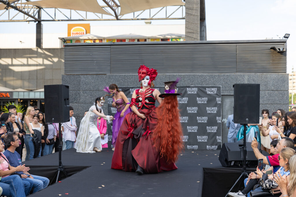 Desfilada de models - Cicles Formatius Estètica