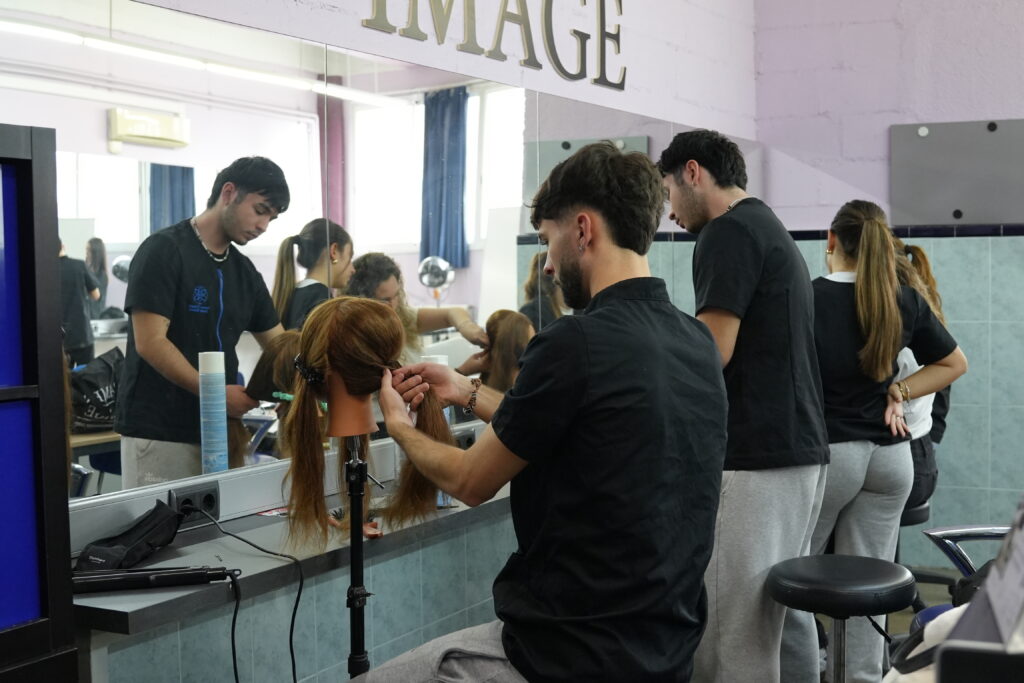 cicle formatiu grau mitja perruqueria